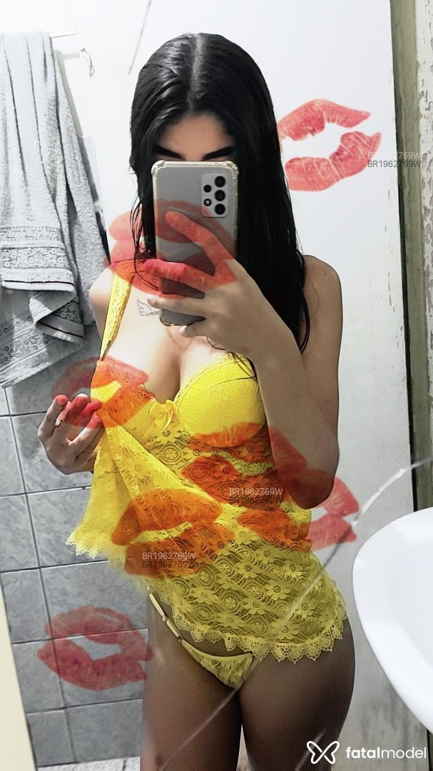 Acompanhante mulher com cabelo castanho de olhos castanhos em Virtual Acompanhante mulher com cabelo castanho de olhos castanhos em Virtual - Sasa oliveira