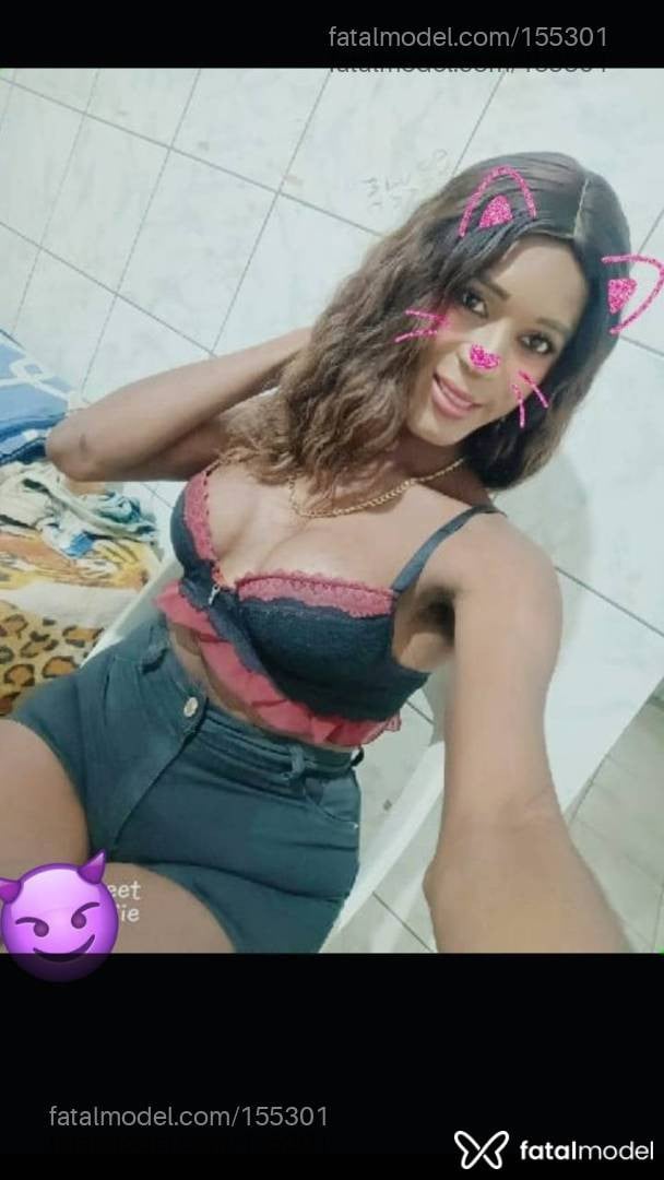 Acompanhante mulher trans com cabelo castanho de olhos castanhos - Drumont