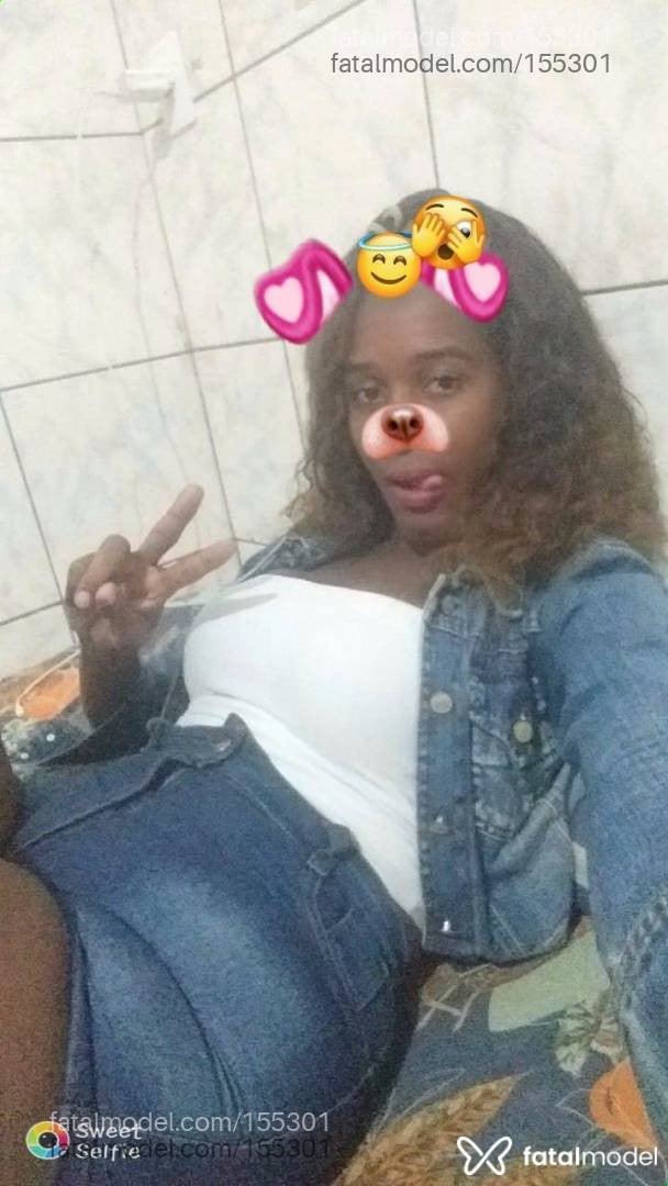 Acompanhante mulher trans com cabelo castanho de olhos castanhos - Drumont