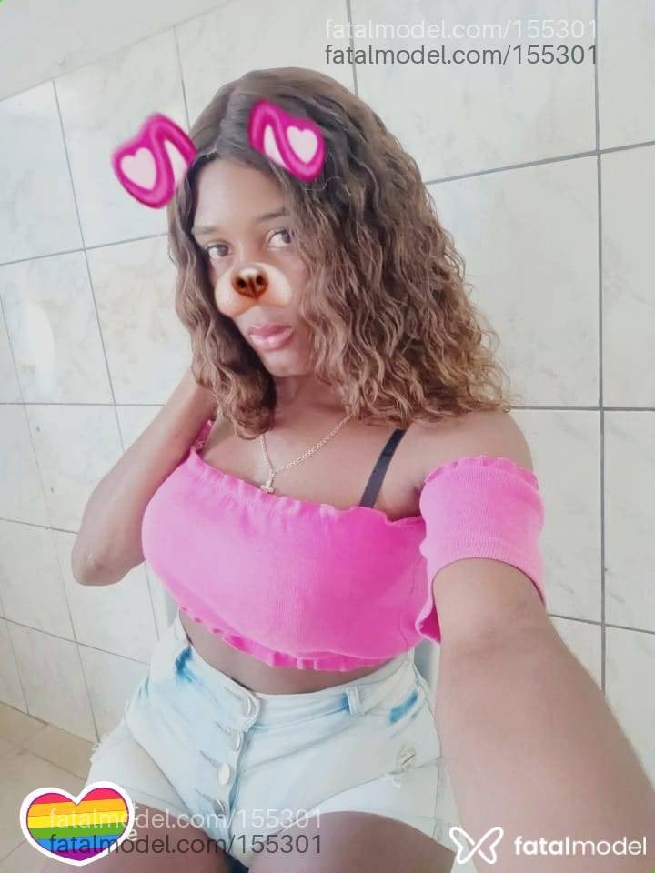 Acompanhante mulher trans com cabelo castanho de olhos castanhos - Drumont