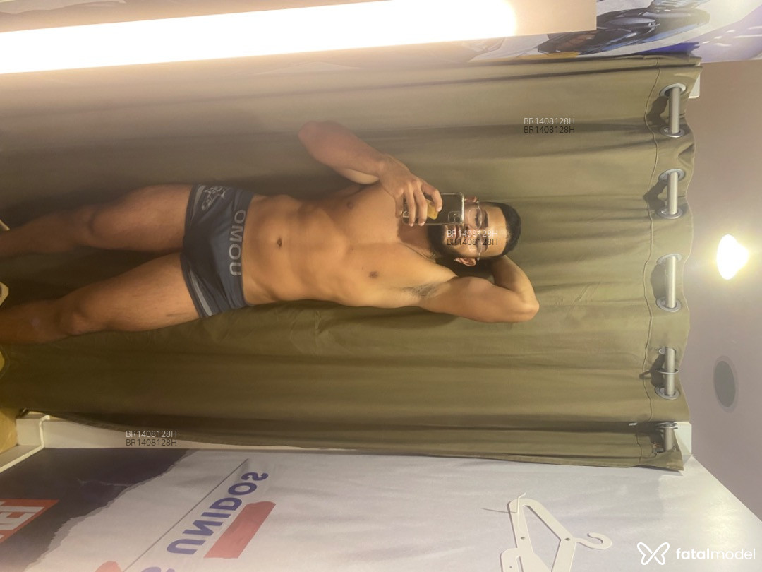 Acompanhante homem morena (o) de olhos castanhos em Virtual Acompanhante homem morena (o) de olhos castanhos em Virtual - Max pires