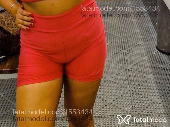 Acompanhante mulher morena (o) de olhos pretos - Megan