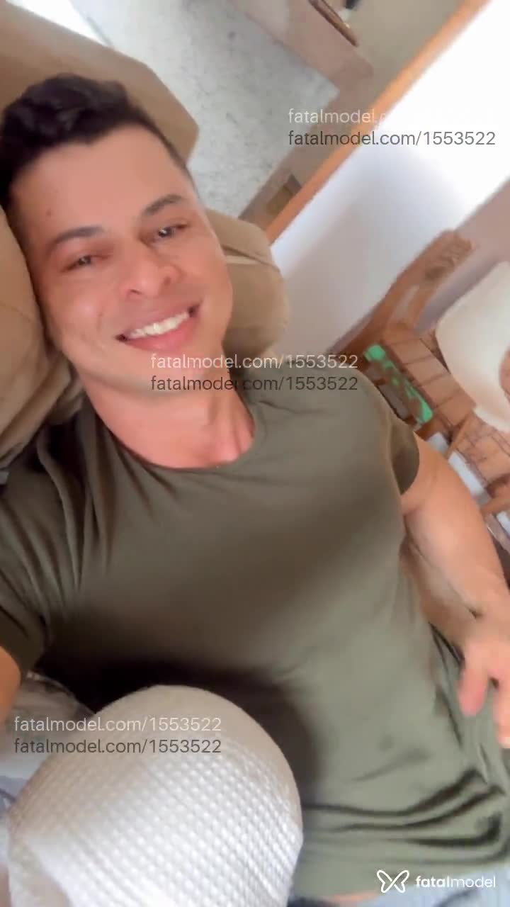 Acompanhante homem com cabelo castanho de olhos castanhos em Virtual - Alexander Brown