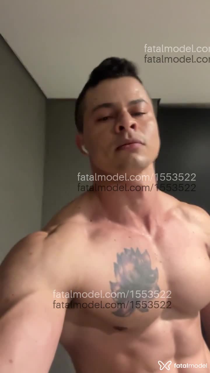 Acompanhante homem com cabelo castanho de olhos castanhos em Virtual - Alexander Brown