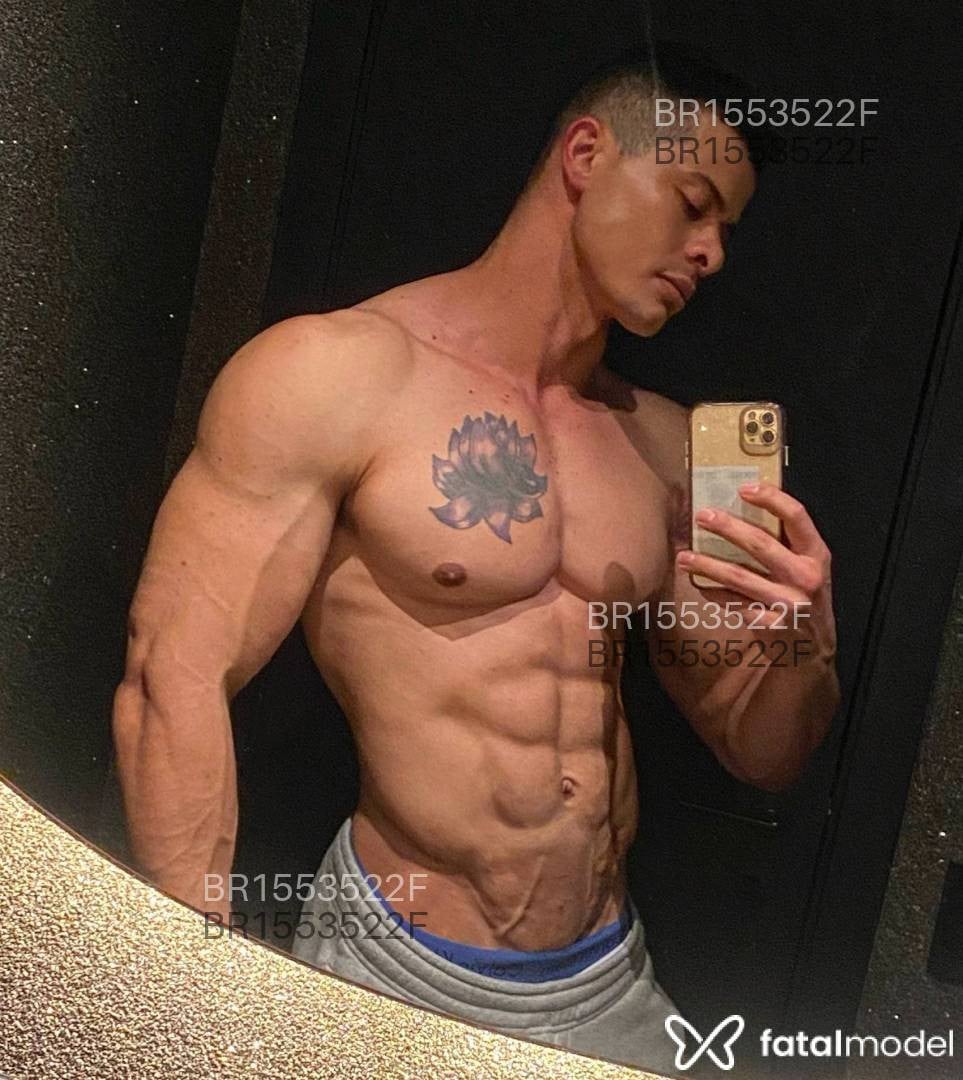 Acompanhante homem com cabelo castanho de olhos castanhos em Virtual - Alexander Brown