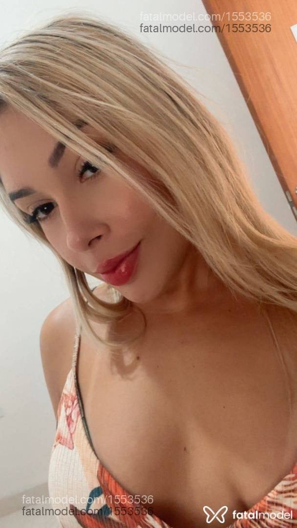 Acompanhante mulher loira (o) de olhos castanhos - Beatriz