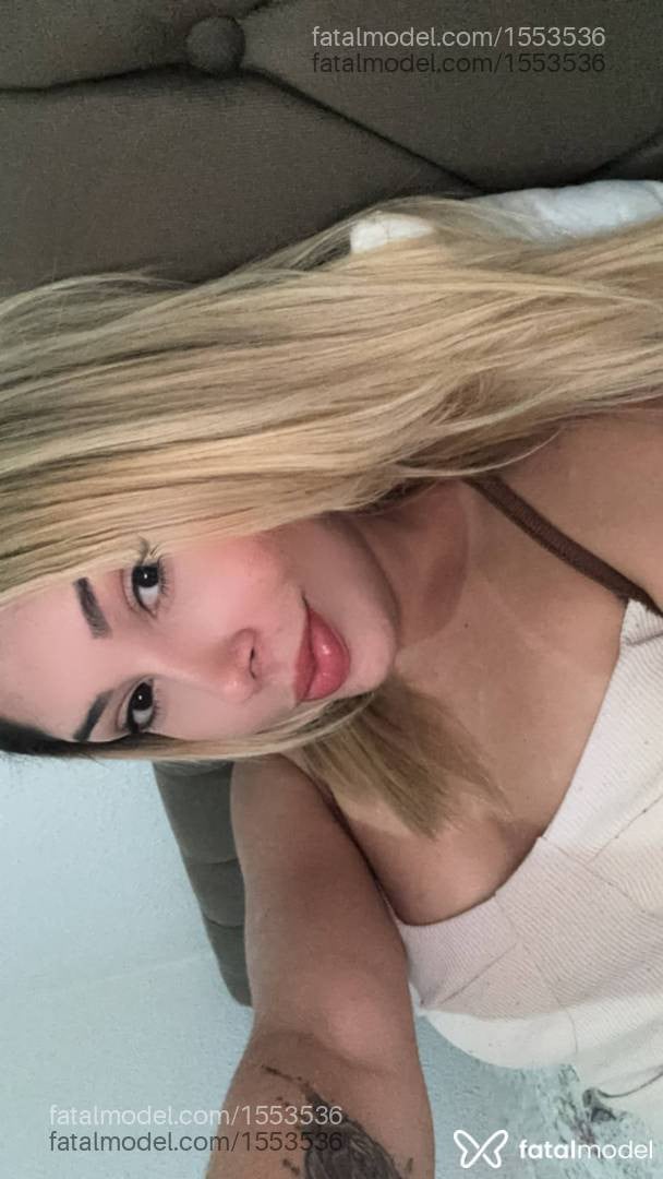 Acompanhante mulher loira (o) de olhos castanhos - Beatriz