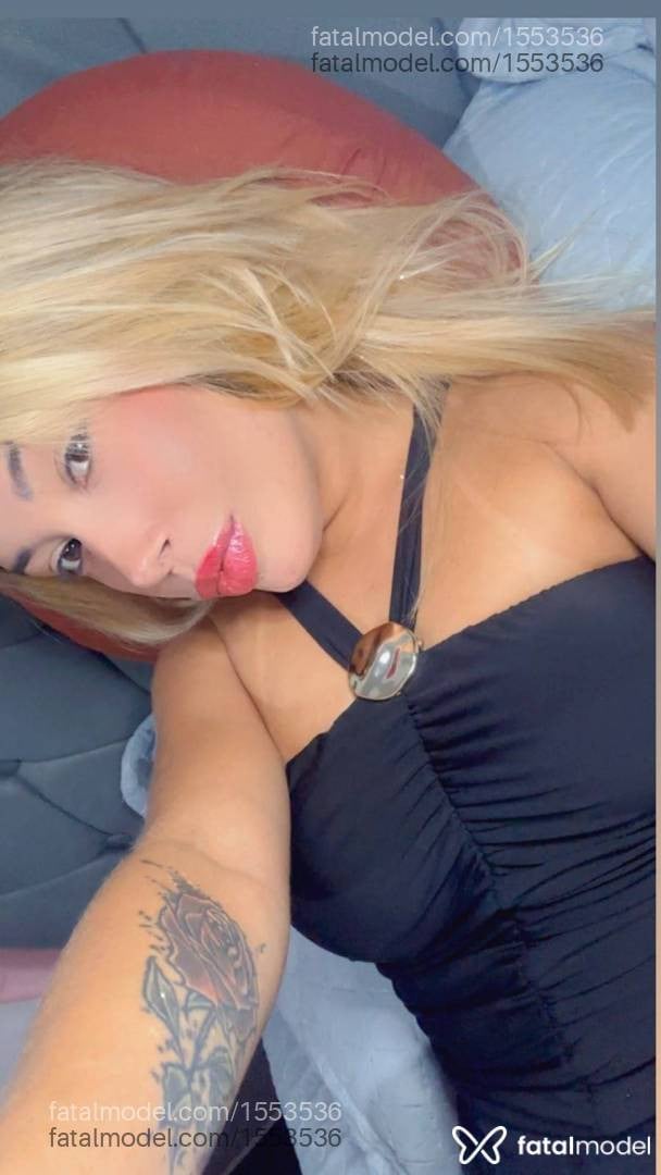 Acompanhante mulher loira (o) de olhos castanhos - Beatriz