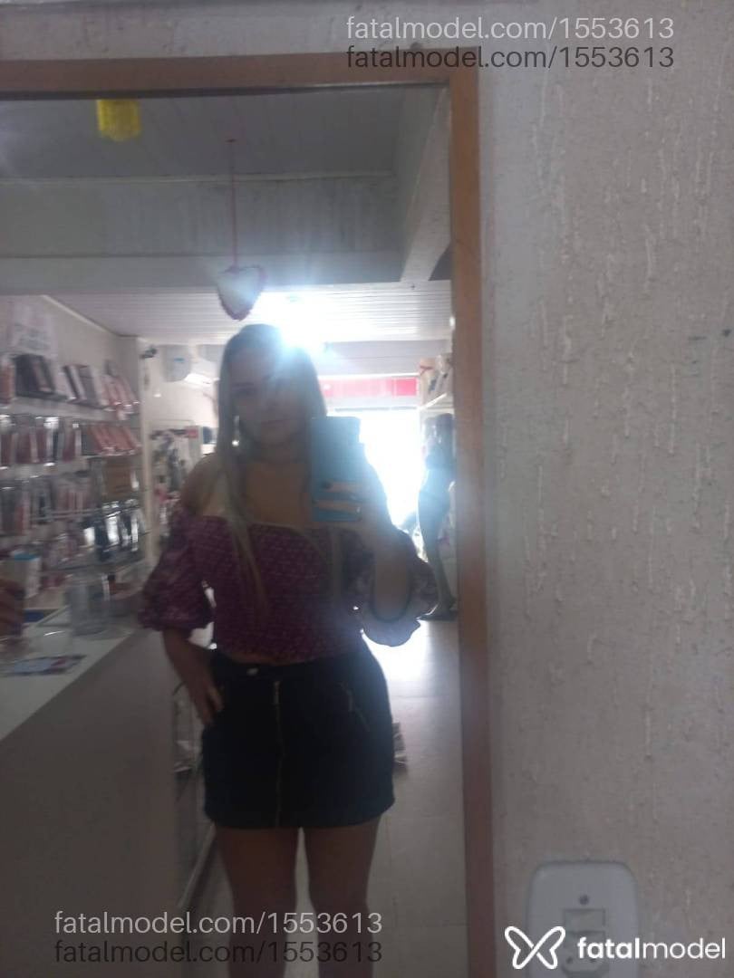 Acompanhante mulher loira (o) de olhos mel - Adrya Mendes