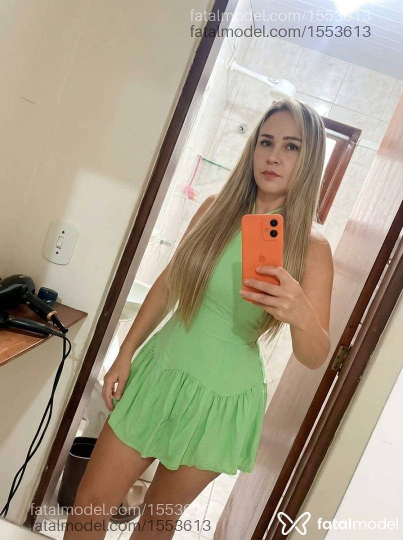 Acompanhante mulher loira (o) de olhos mel - Adrya Mendes