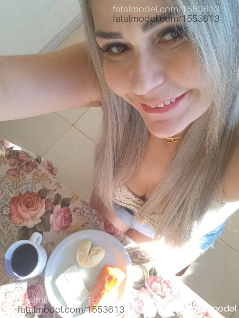 Acompanhante mulher loira (o) de olhos mel - Adrya Mendes