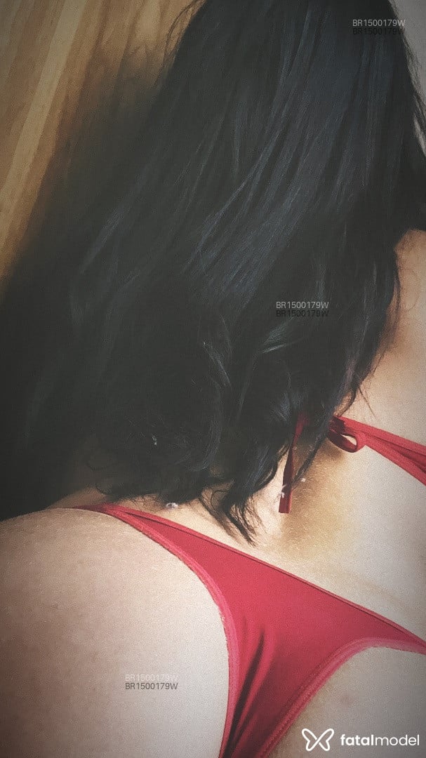 Acompanhante mulher com cabelo castanho de olhos verdes em Uberaba - Bia