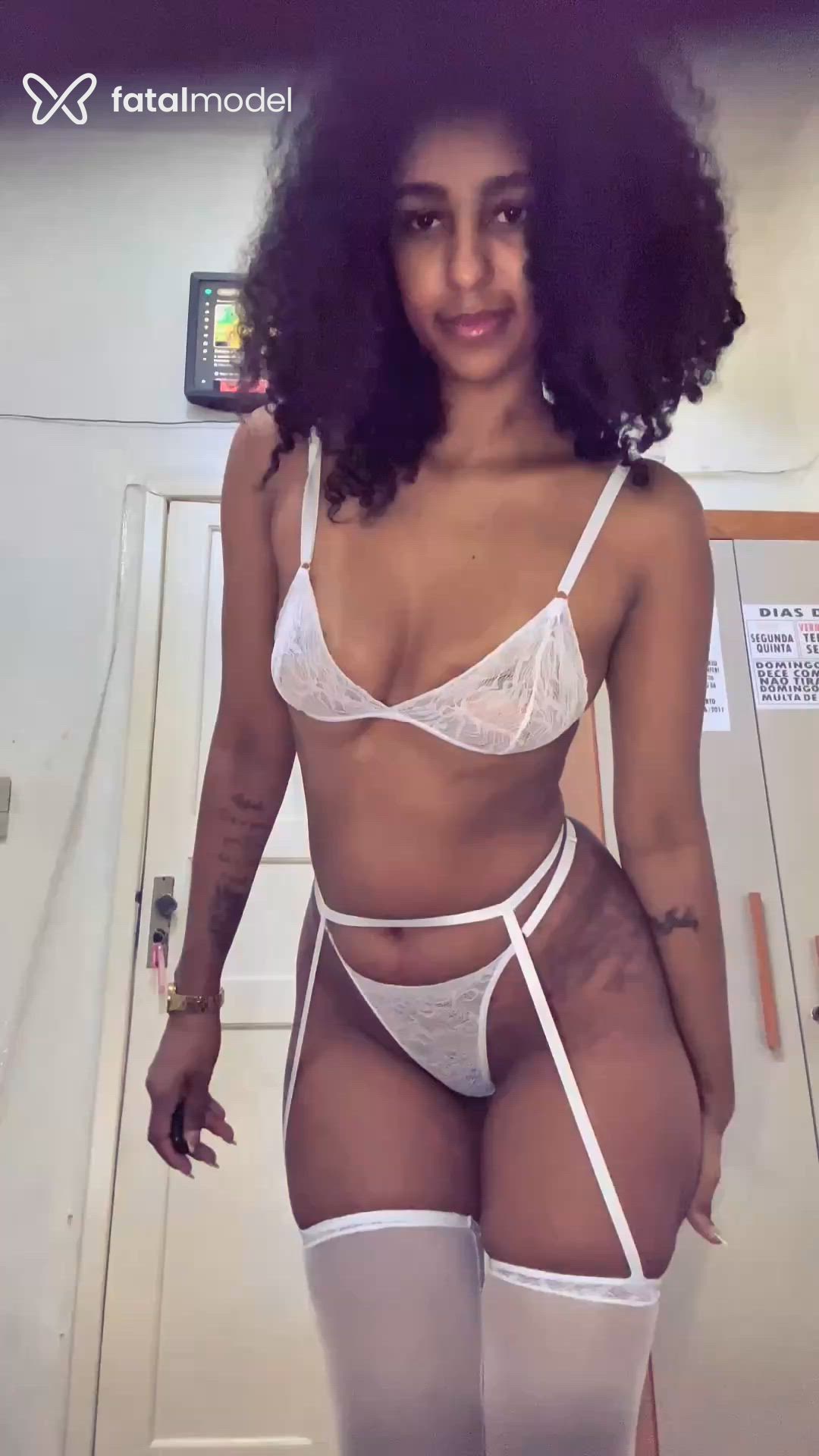Acompanhante mulher com cabelo castanho de olhos castanhos - Helloa Nascimento Acompanhante mulher com cabelo castanho de olhos castanhos - Helloa Nascimento