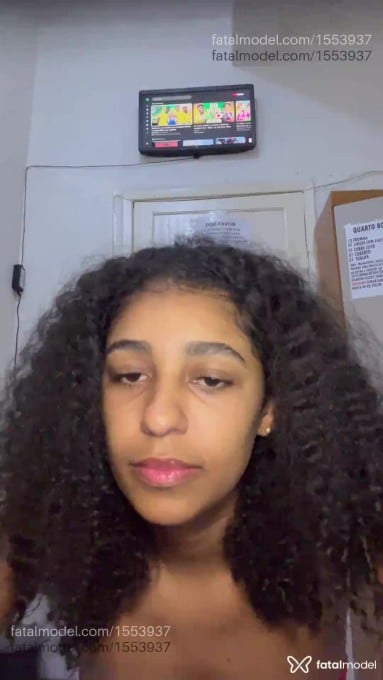 Acompanhante mulher com cabelo castanho de olhos castanhos - Helloa Nascimento Acompanhante mulher com cabelo castanho de olhos castanhos - Helloa Nascimento