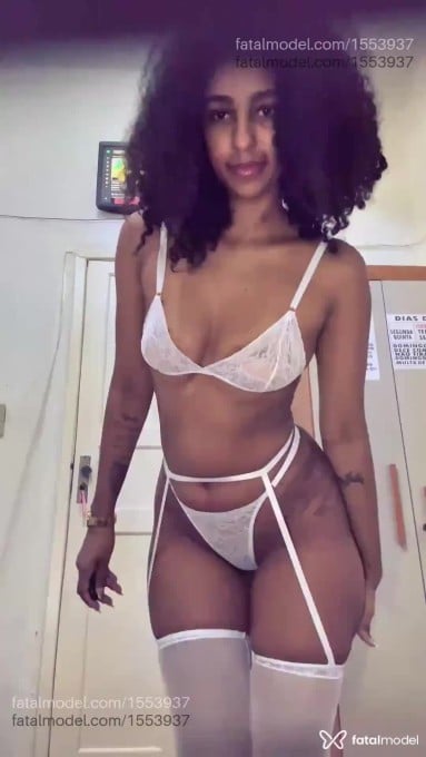 Acompanhante mulher com cabelo castanho de olhos castanhos - Helloa Nascimento Acompanhante mulher com cabelo castanho de olhos castanhos - Helloa Nascimento