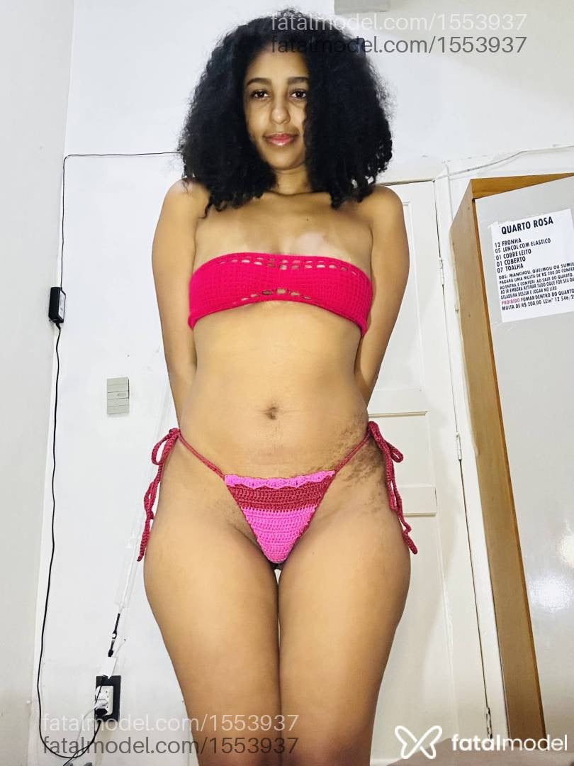 Acompanhante mulher com cabelo castanho de olhos castanhos em Eunápolis - Helloa Nascimento