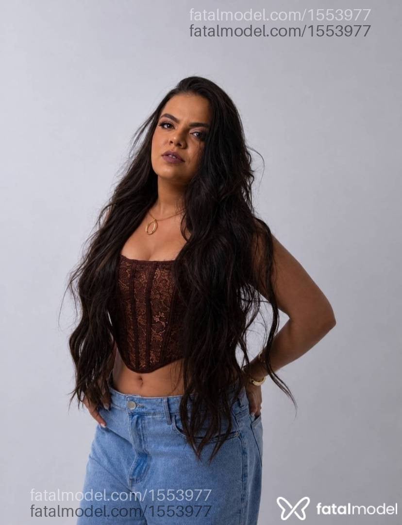 Acompanhante mulher com cabelo castanho de olhos castanhos - Yasmin Macedo