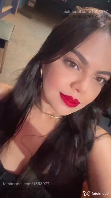 Acompanhante mulher com cabelo castanho de olhos castanhos - Yasmin Macedo Acompanhante mulher com cabelo castanho de olhos castanhos - Yasmin Macedo