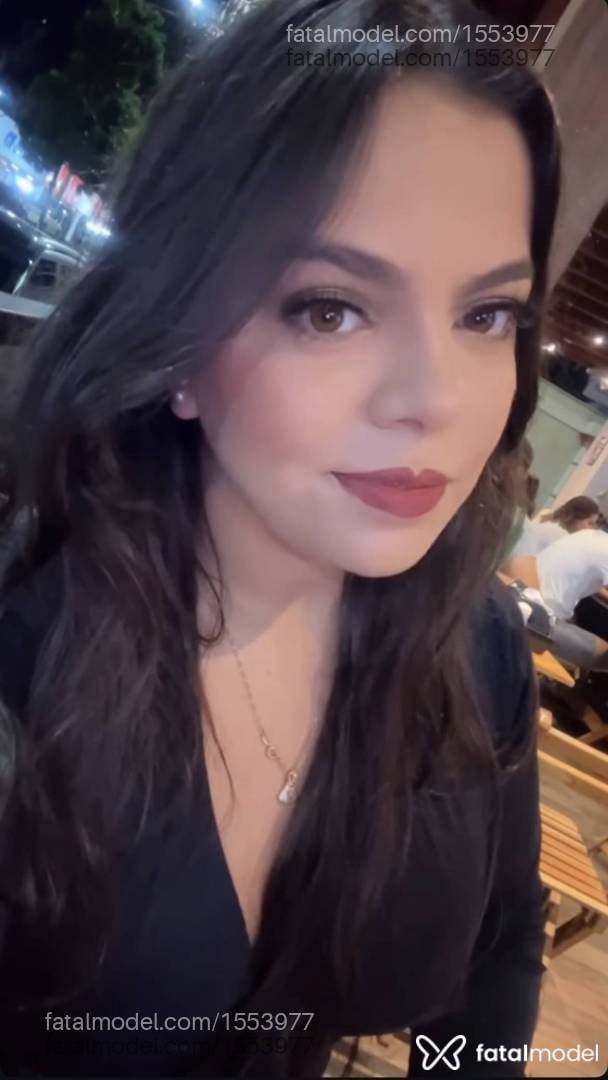 Acompanhante mulher com cabelo castanho de olhos castanhos - Yasmin Macedo
