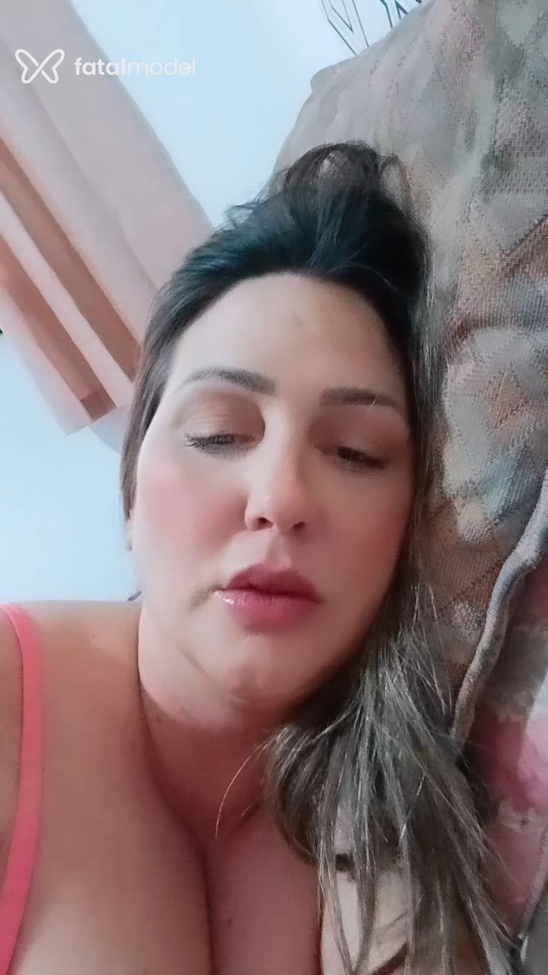 Acompanhante mulher loira (o) de olhos castanhos - Dany