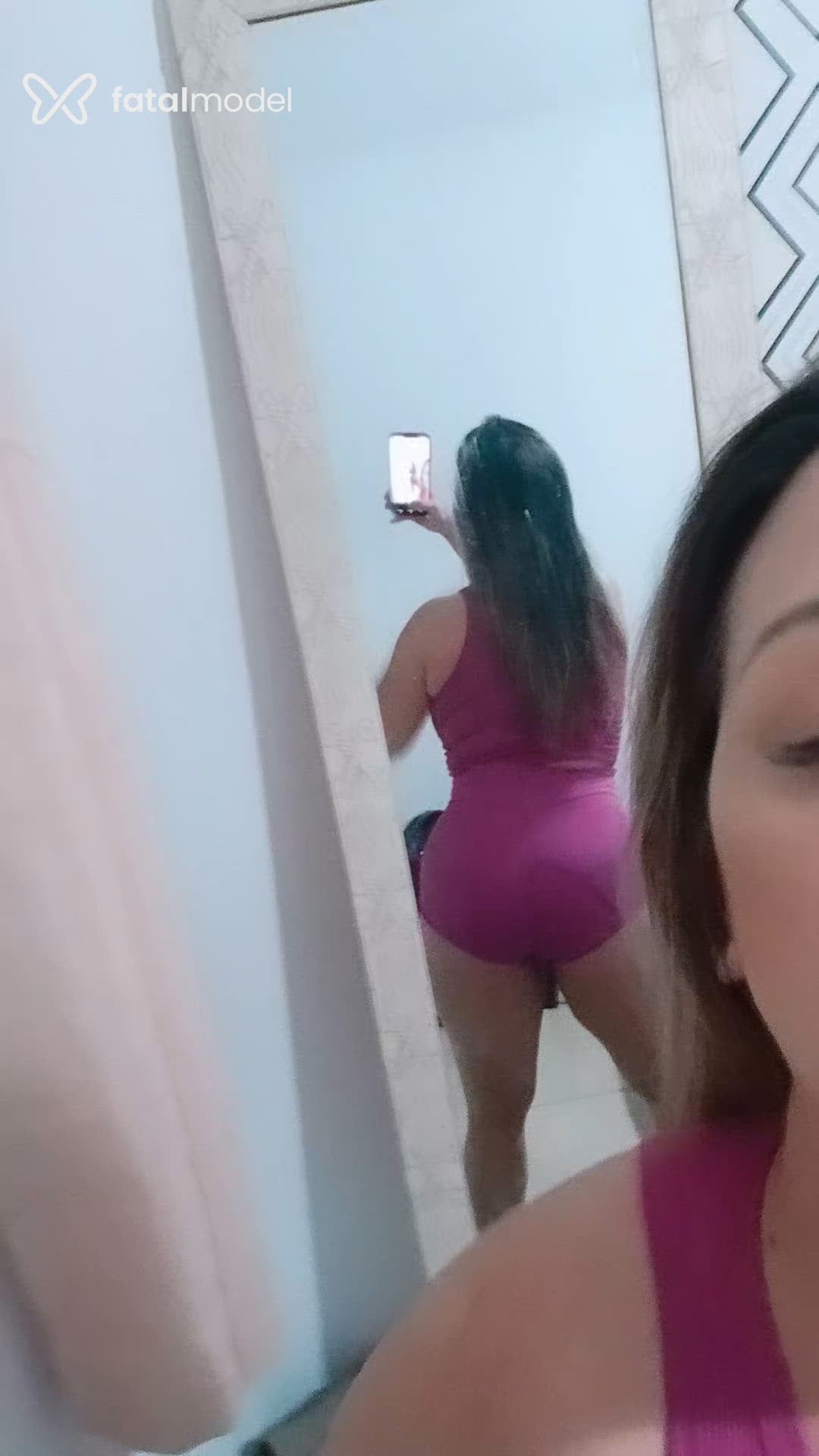 Acompanhante mulher loira (o) de olhos castanhos - Dany