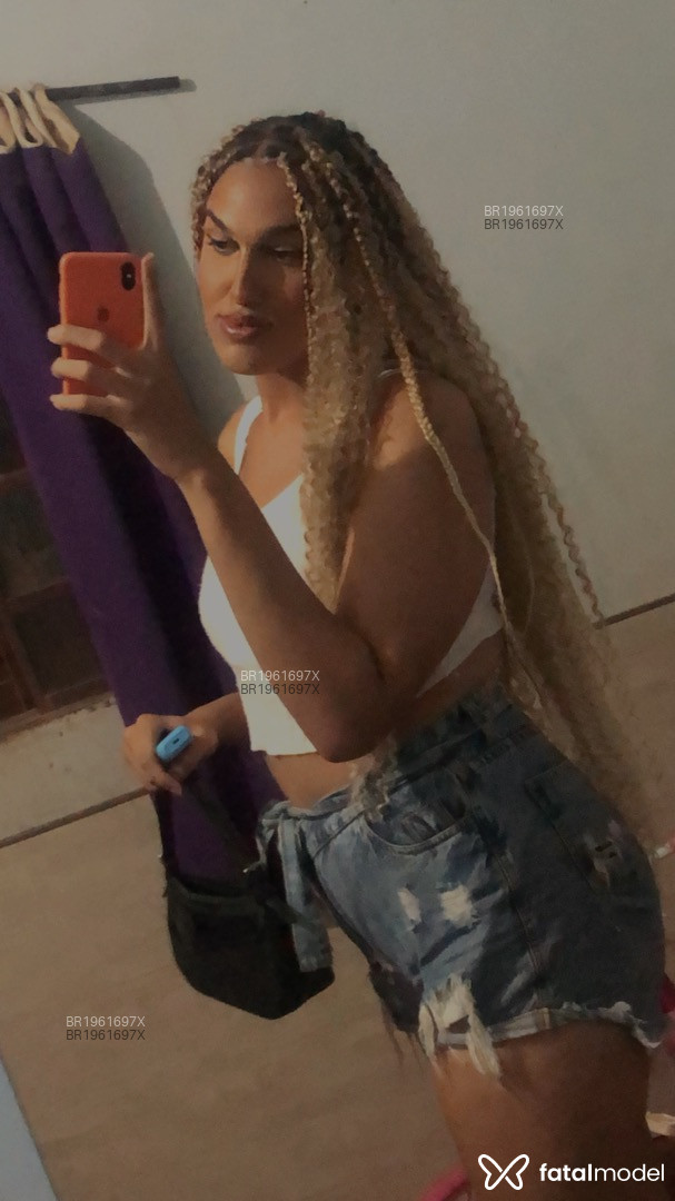 Acompanhante mulher trans loira (o) de olhos pretos em Virtual - Vicky