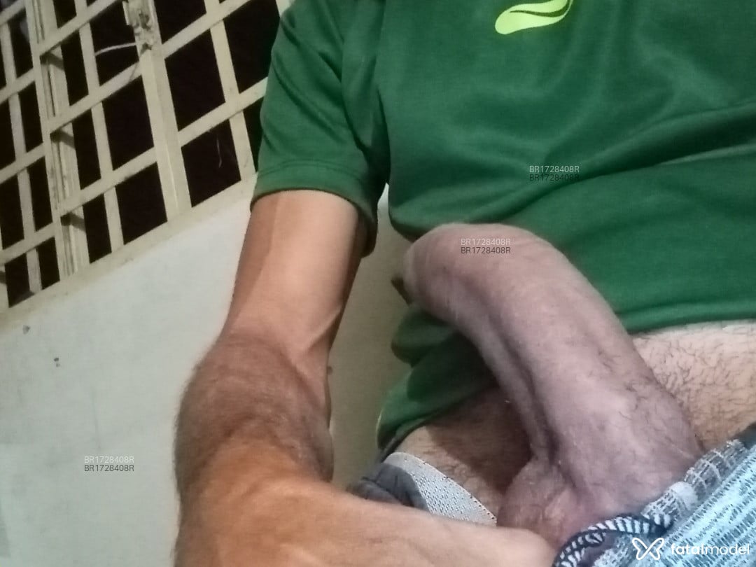 Acompanhante homem com cabelo castanho de olhos castanhos em Divinópolis Acompanhante homem com cabelo castanho de olhos castanhos em Divinópolis - Carinhosooo