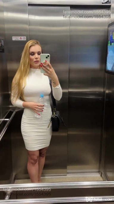 Acompanhante mulher loira (o) de olhos pretos em Curitiba Acompanhante mulher loira (o) de olhos pretos em Curitiba - Tati Müller
