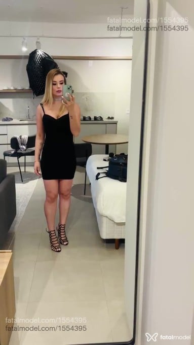 Acompanhante mulher loira (o) de olhos pretos em Curitiba Acompanhante mulher loira (o) de olhos pretos em Curitiba - Tati Müller