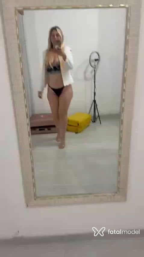 Acompanhante mulher loira (o) de olhos castanhos - Patryciaa Galegaa