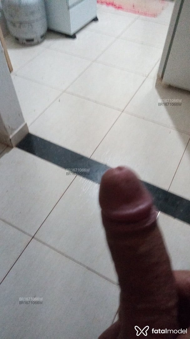 Acompanhante homem morena (o) de olhos castanhos em Maringá - Edi