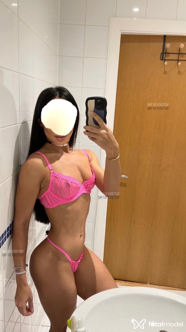 Acompanhante mulher com cabelo castanho de olhos castanhos em Maringá - Mirella