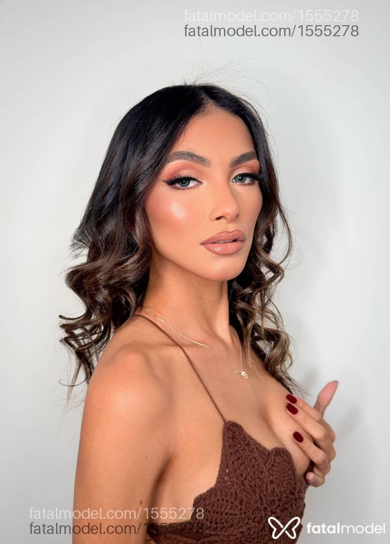 Acompanhante mulher morena (o) de olhos castanhos - Paola