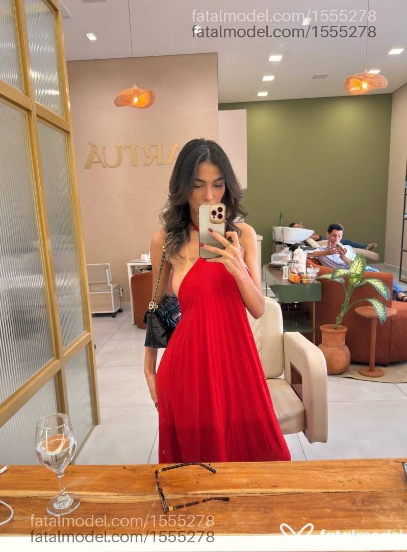 Acompanhante mulher morena (o) de olhos castanhos - Paola