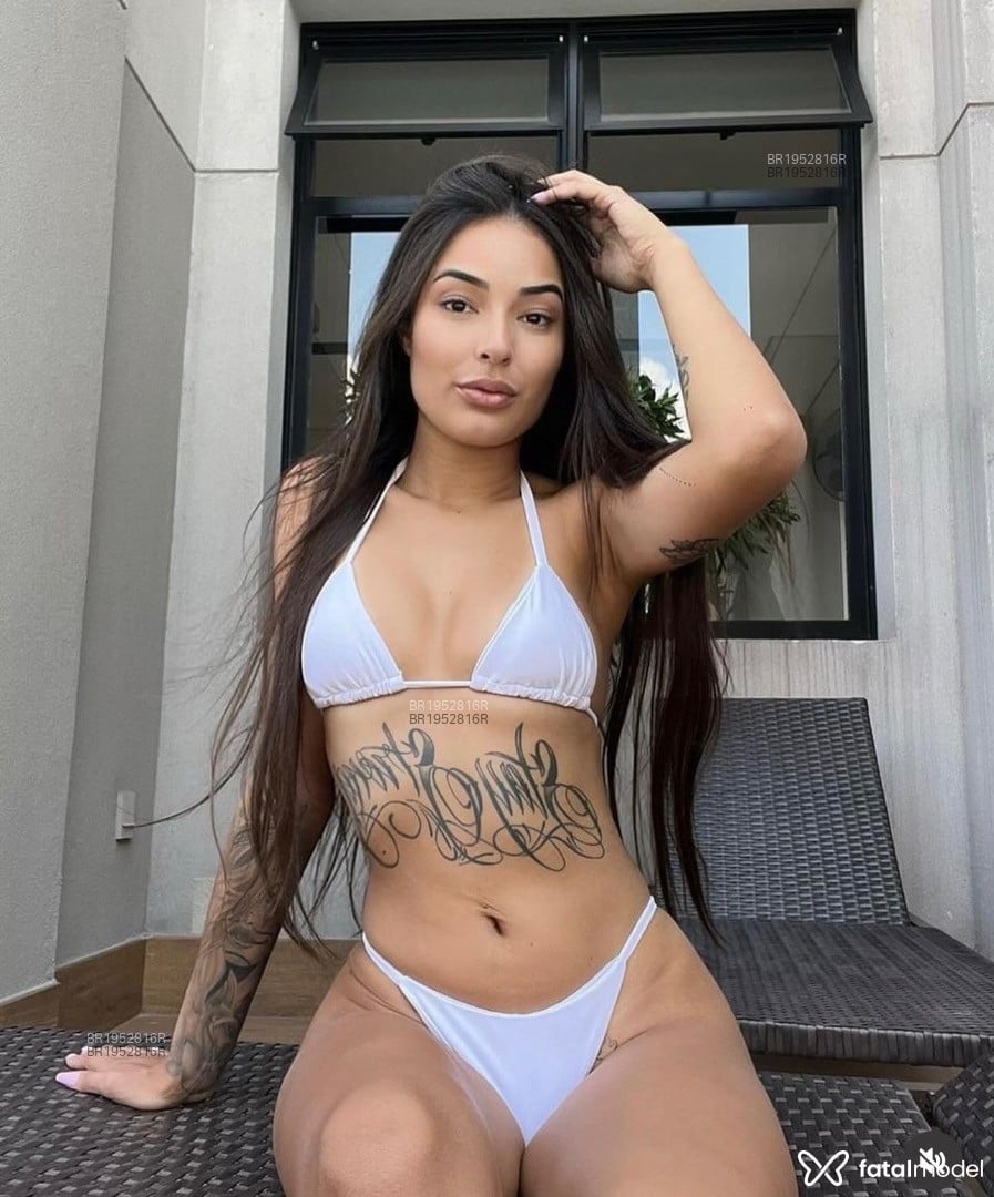 Acompanhante mulher com cabelo castanho de olhos pretos - Larissa Souza