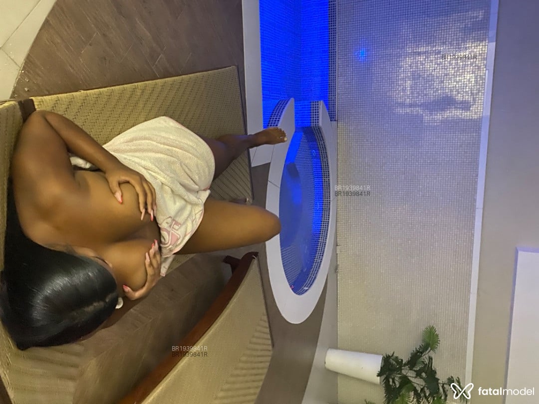 Acompanhante mulher com cabelo castanho de olhos castanhos em Cabo Frio Acompanhante mulher com cabelo castanho de olhos castanhos em Cabo Frio - Raquel