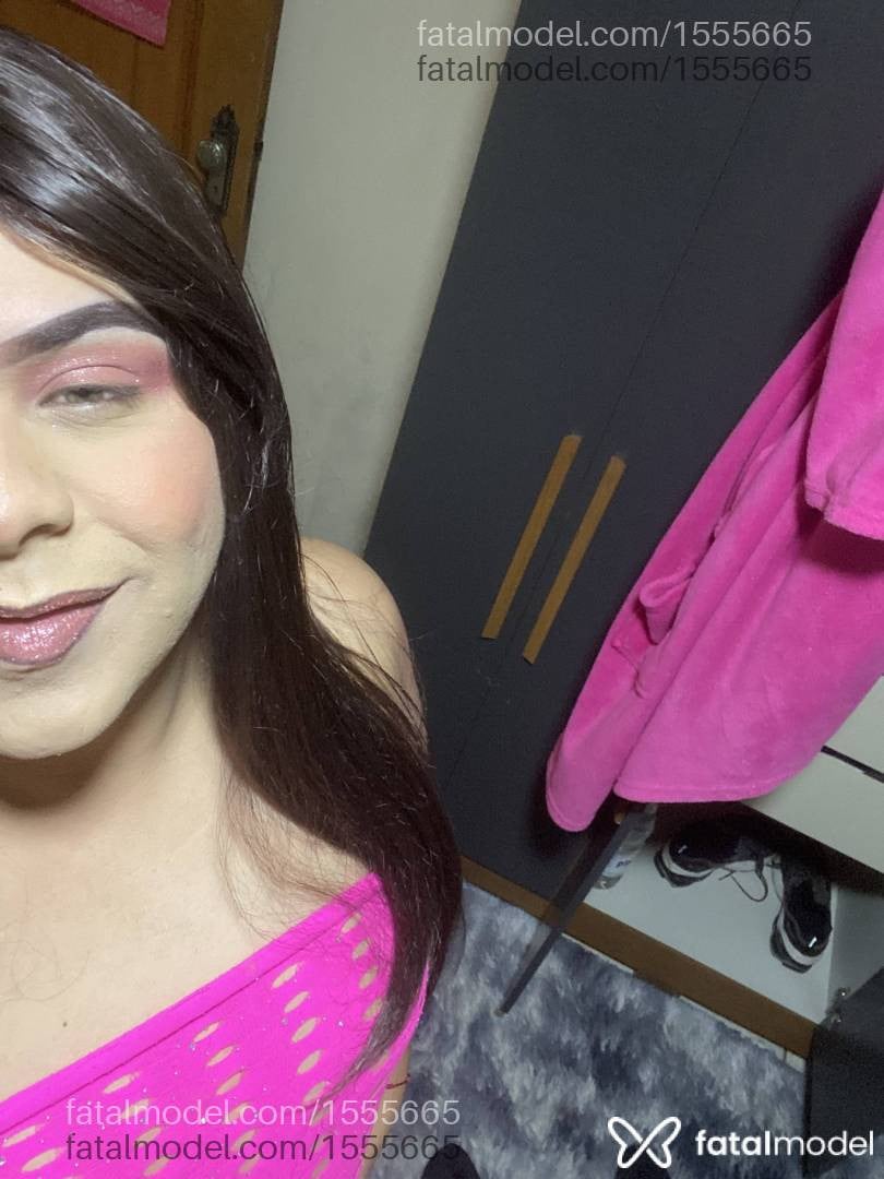 Acompanhante travesti com cabelo castanho de olhos verdes - Polly