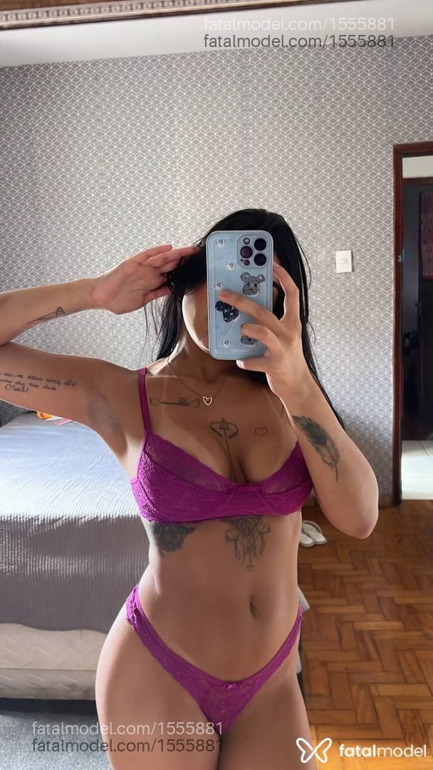 Acompanhante mulher morena (o) de olhos castanhos - Petrina