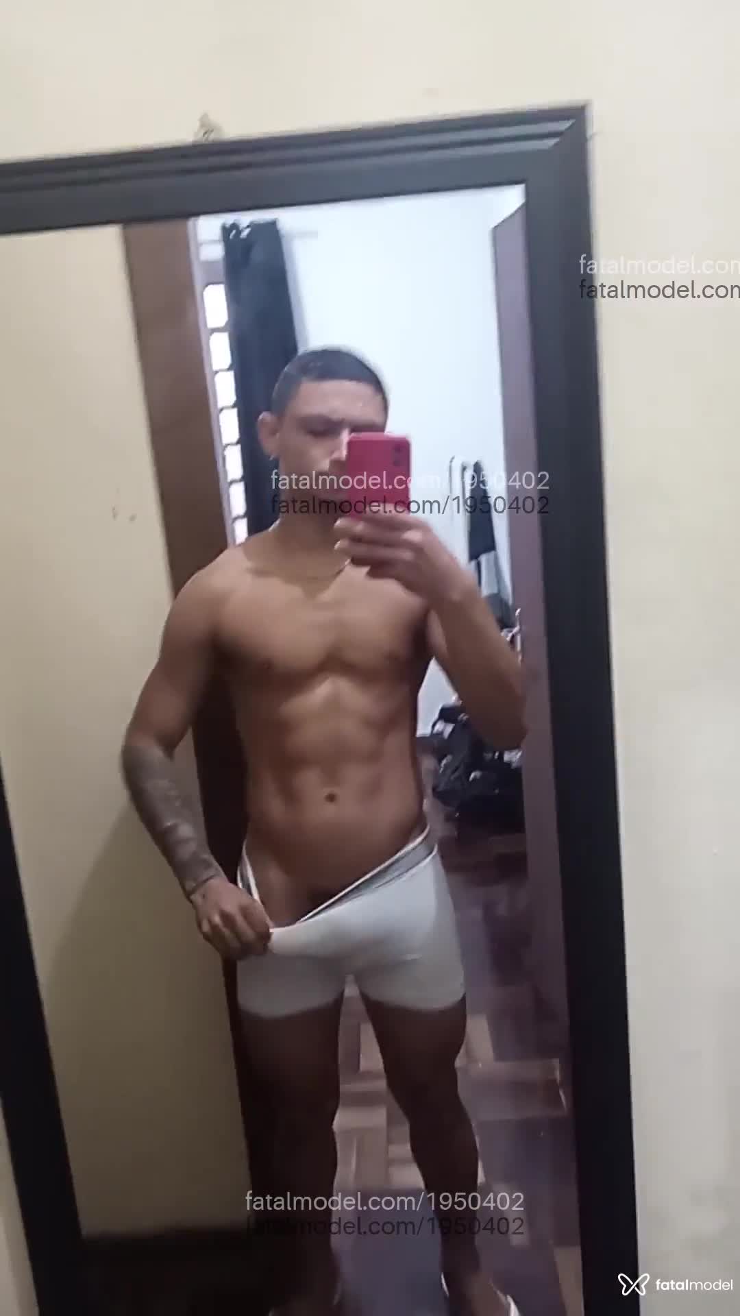 Acompanhante homem com cabelo castanho de olhos castanhos em Curitiba - Enzo Gabriel