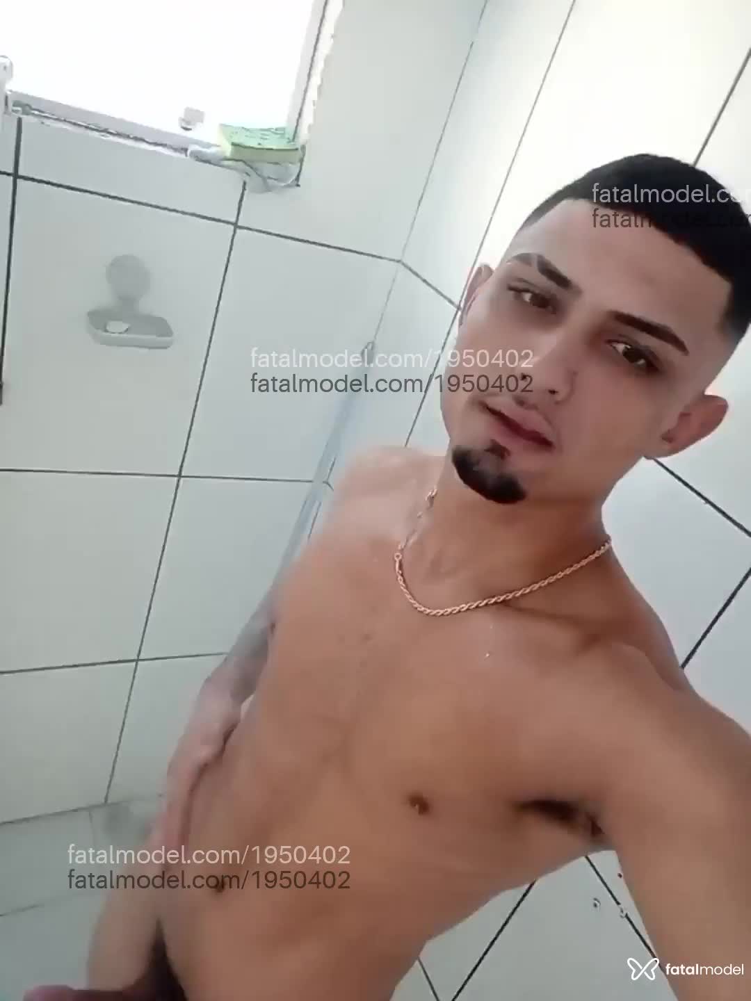 Acompanhante homem com cabelo castanho de olhos castanhos em Curitiba - Enzo Gabriel
