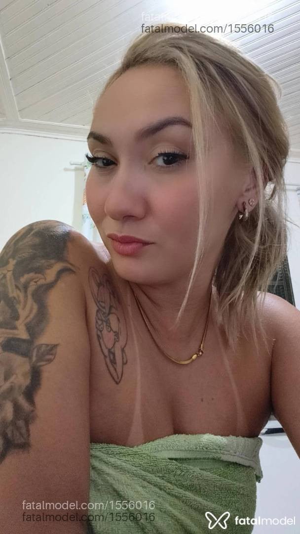 Acompanhante mulher loira (o) de olhos castanhos - Natty