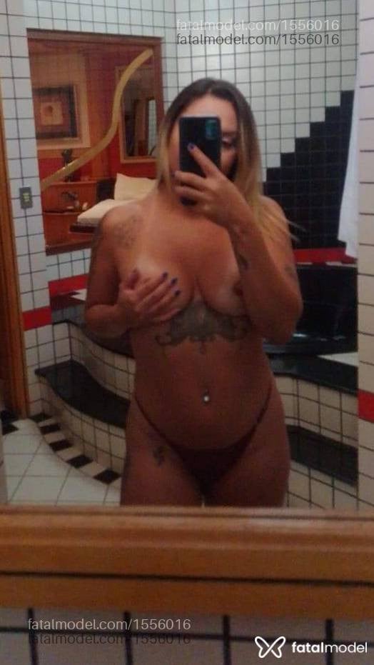 Acompanhante mulher loira (o) de olhos castanhos - Natty
