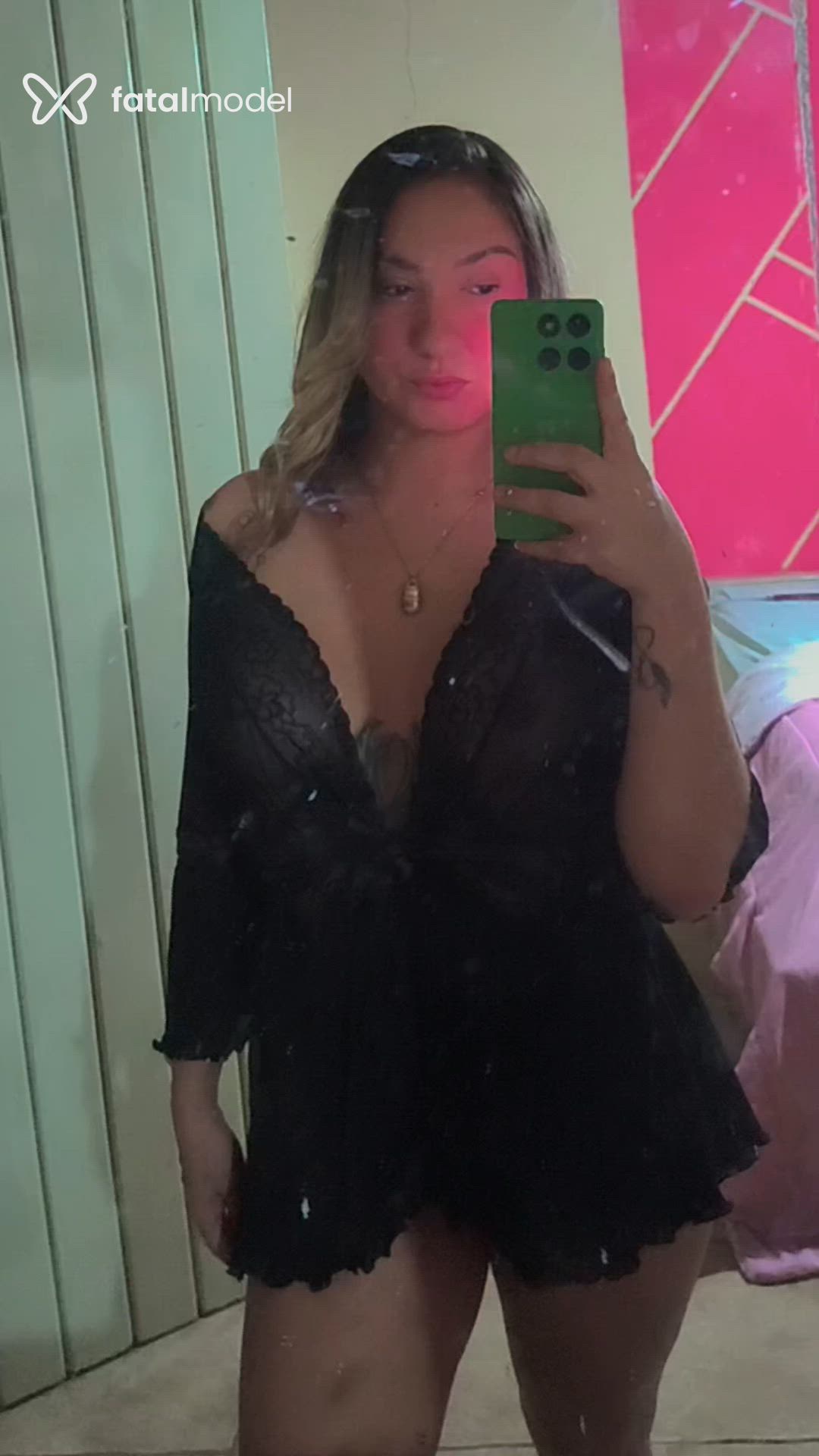 Acompanhante mulher loira (o) de olhos castanhos - Natty