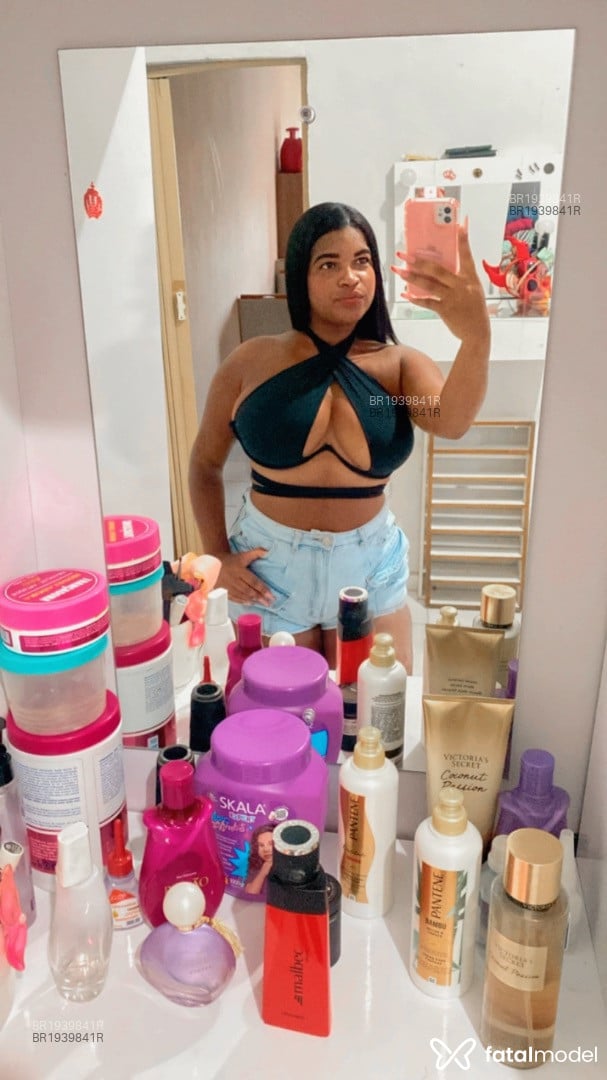 Acompanhante mulher com cabelo castanho de olhos castanhos em Cabo Frio Acompanhante mulher com cabelo castanho de olhos castanhos em Cabo Frio - Raquel