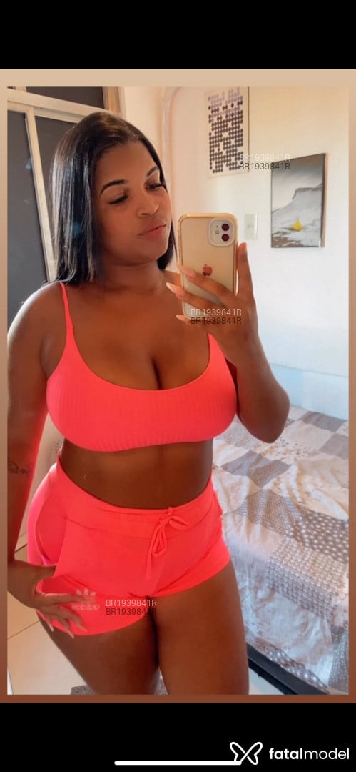 Acompanhante mulher com cabelo castanho de olhos castanhos em Cabo Frio Acompanhante mulher com cabelo castanho de olhos castanhos em Cabo Frio - Raquel