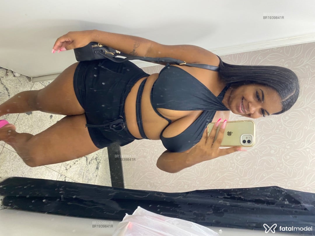 Acompanhante mulher com cabelo castanho de olhos castanhos em Cabo Frio Acompanhante mulher com cabelo castanho de olhos castanhos em Cabo Frio - Raquel
