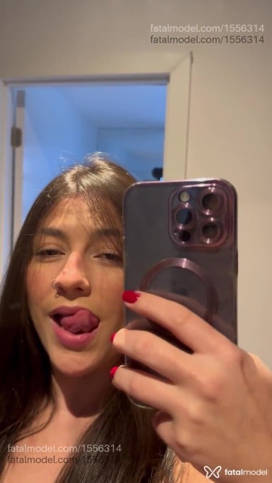 Acompanhante mulher com cabelo castanho de olhos castanhos - Melissa Salles Acompanhante mulher com cabelo castanho de olhos castanhos - Melissa Salles