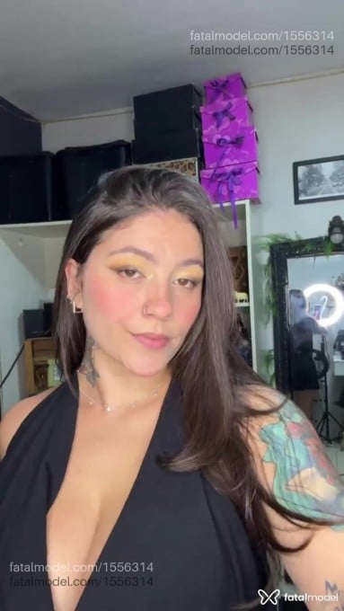 Acompanhante mulher com cabelo castanho de olhos castanhos - Melissa Salles Acompanhante mulher com cabelo castanho de olhos castanhos - Melissa Salles