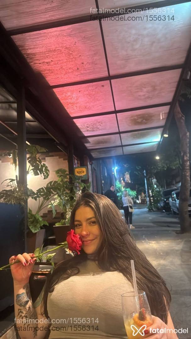 Acompanhante mulher com cabelo castanho de olhos castanhos - Melissa Salles Acompanhante mulher com cabelo castanho de olhos castanhos - Melissa Salles
