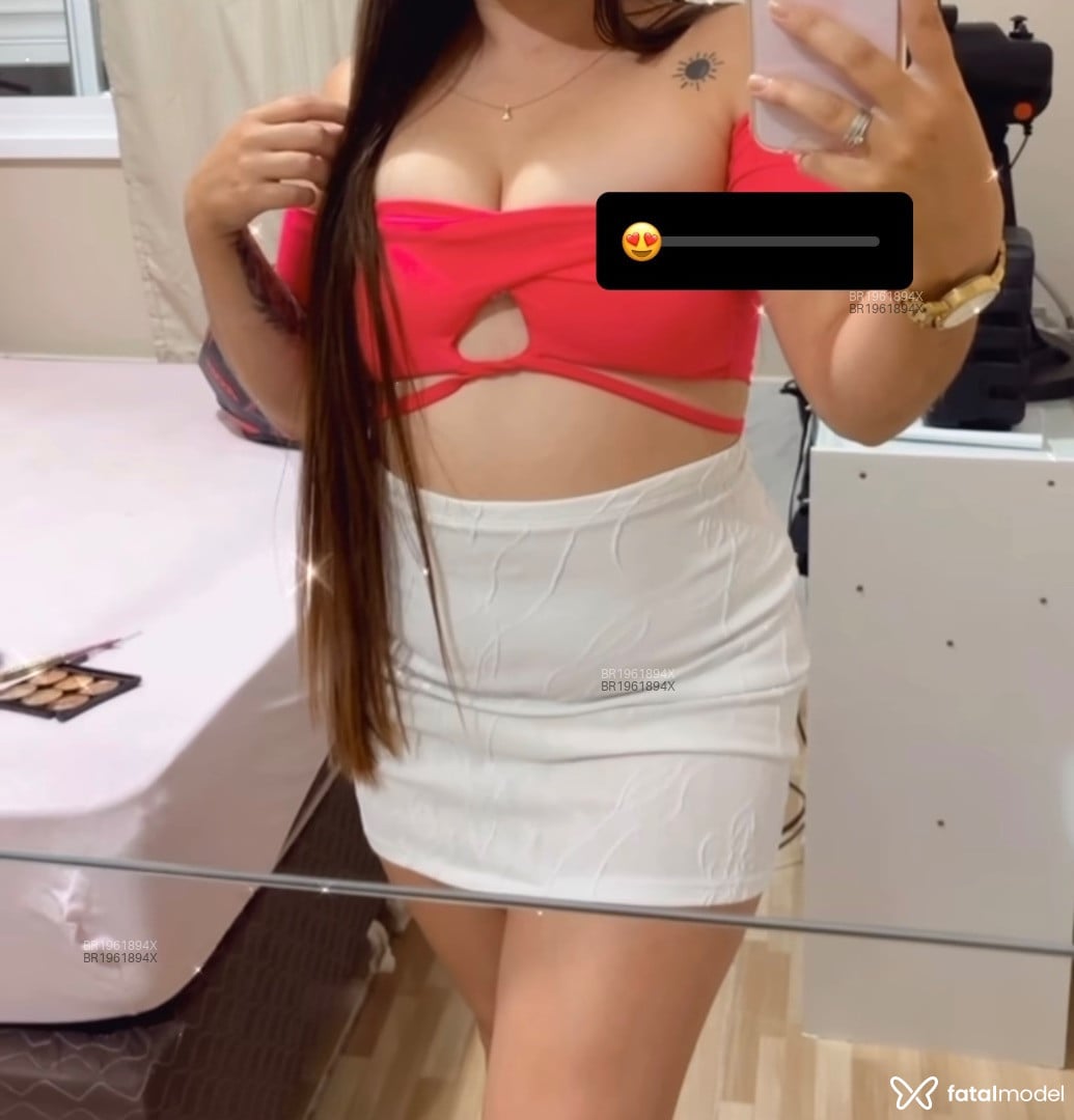 Acompanhante mulher com cabelo castanho de olhos castanhos em Canoas - Viick Rodrigues